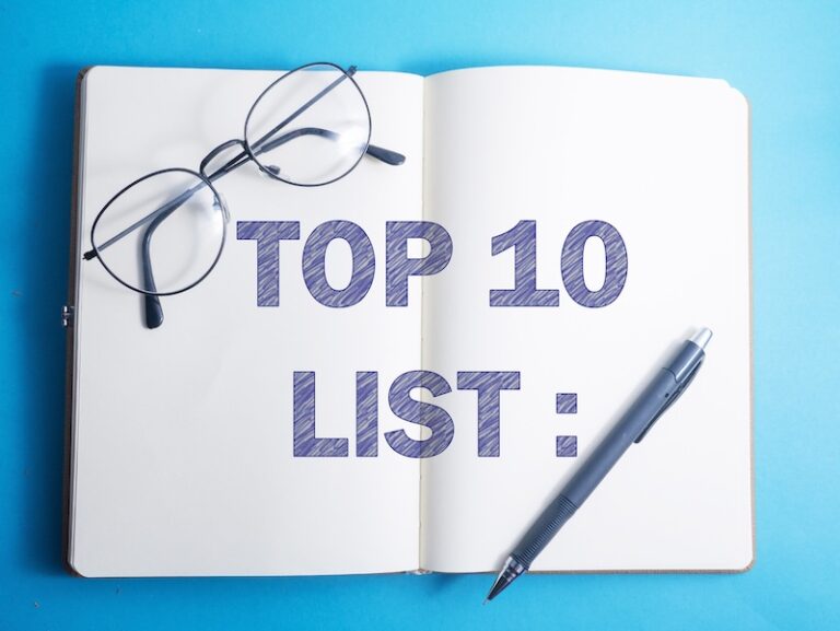Anteckningsbok med texten "Top 10 List2