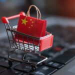 Kundvagn i miniatyr med kinesisk påse